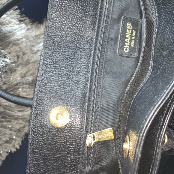 Gently used authentic Chanel bag - Picture 4 of 10